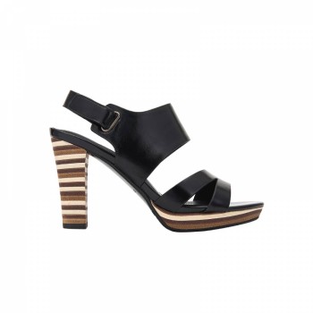 EHH2025 Effortless slip-on sandals
