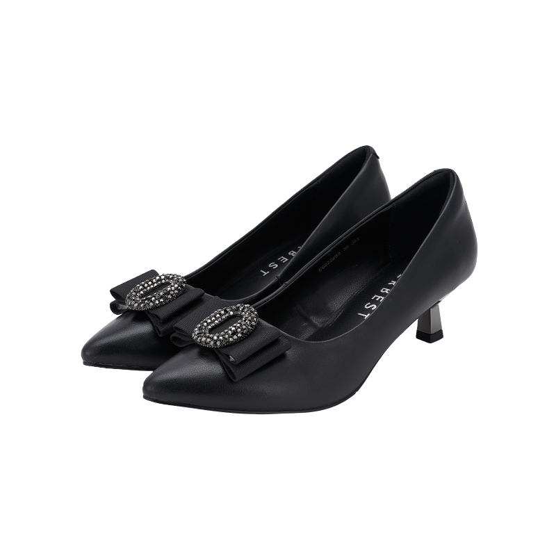 LR0090 Kitten heel court shoe