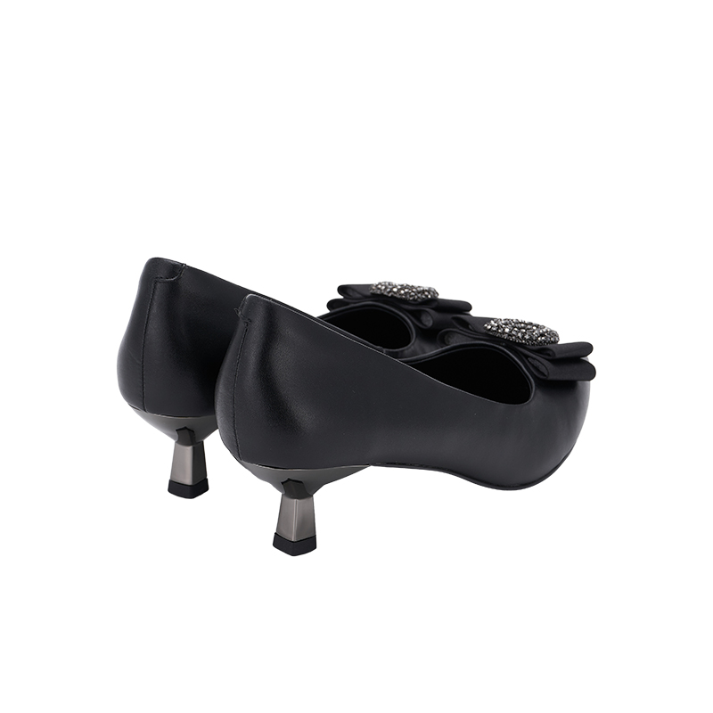 LR0090 Kitten heel court shoe